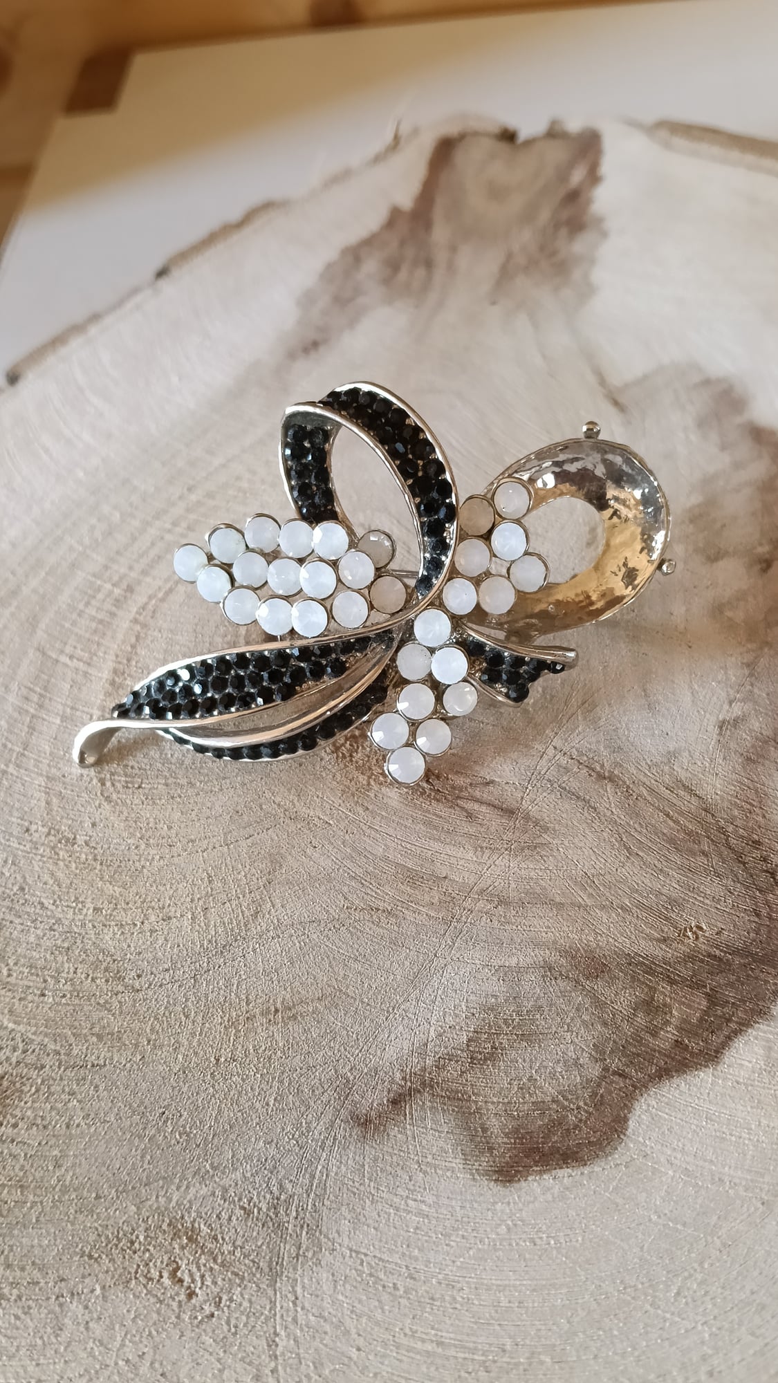 Broche, joia feita à mão